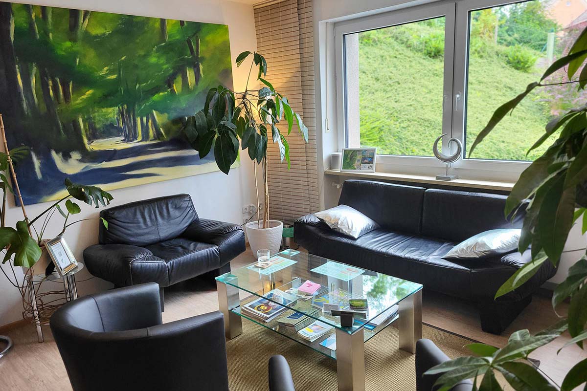 Wartebereich Hypnosepraxis Straubing – Praxis Gerhard Stummer